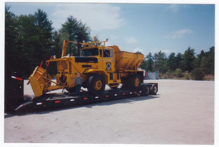 http://www.badgoat.net/Old Snow Plow Equipment/Trucks/Oshkosh Plow Trucks/Oshkosh Trucks/GW751H504-2.jpg